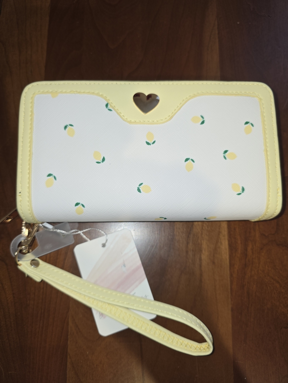 Blush Kiss NWT Lemon Print Wristlet in White and Pale Yellow